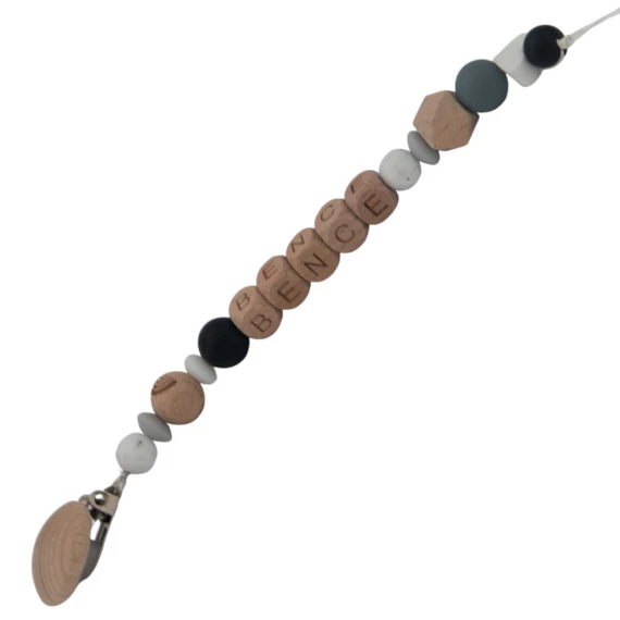Cumilánc névvel - Egyedi, névre szóló cumilánc szilikon és fa gyöngyökből - Smokey Cumilánc névvel - Egyedi, névre szóló cumilánc szilikon és fa gyöngyökből - Smokey